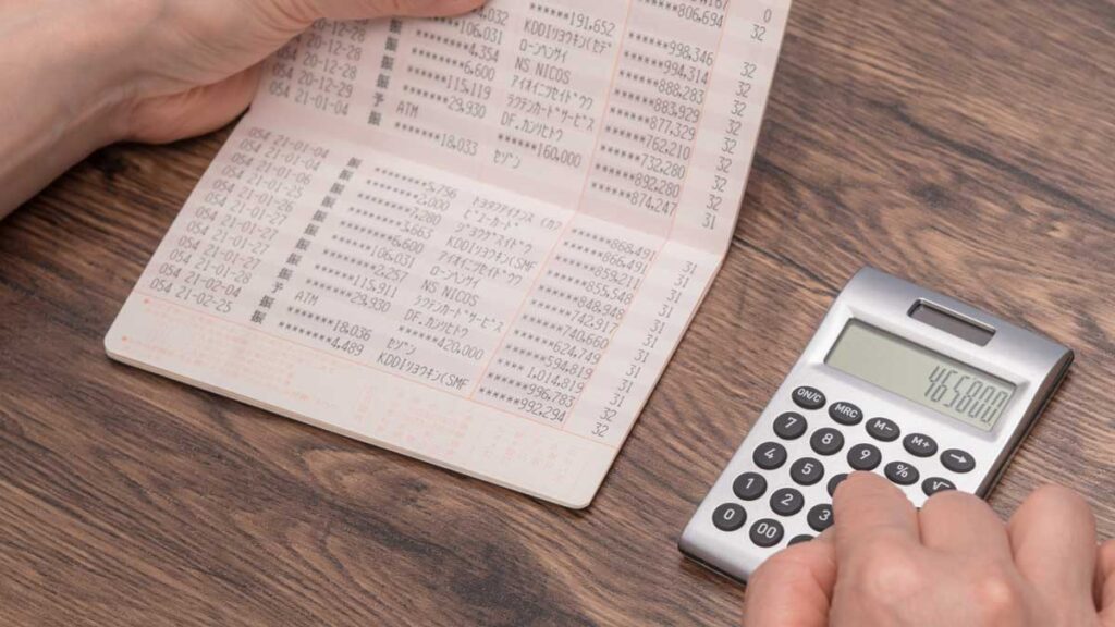 50代が銀行預金を引き出す理由とは？老後を預金だけに依存しない選択肢